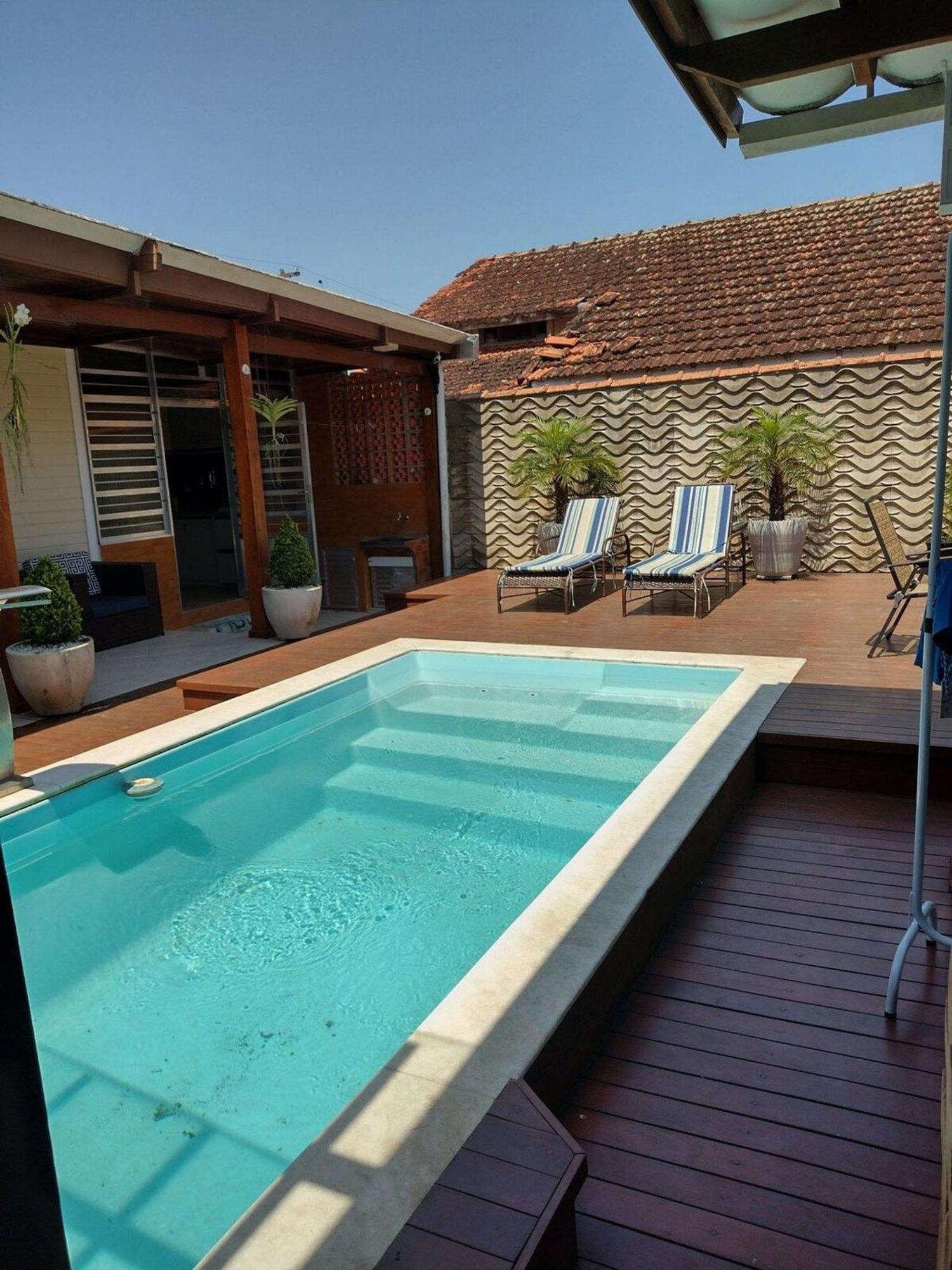 Casa agradável com piscina, a poucos passos da Praia Peruíbe Exterior foto