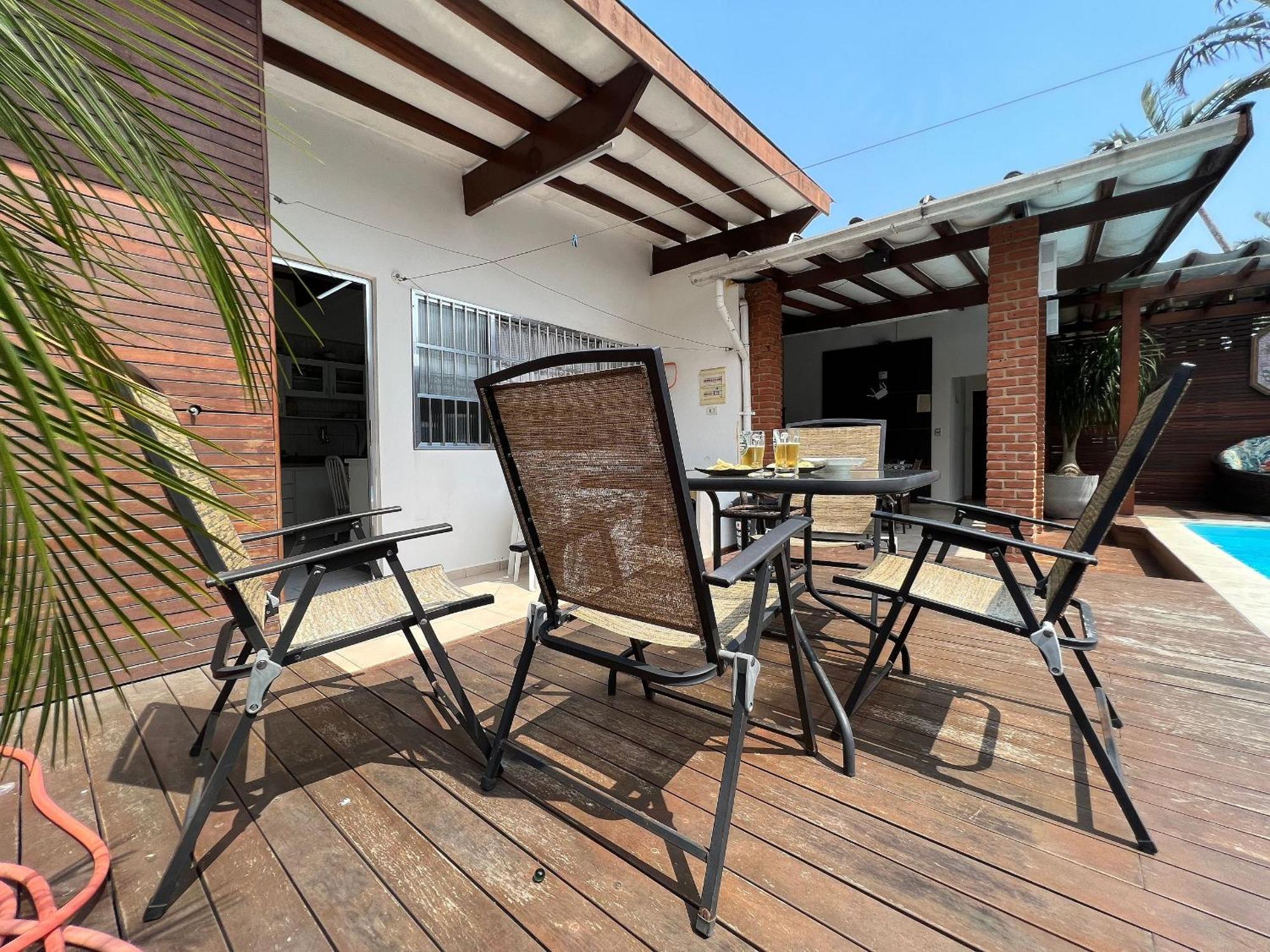 Casa agradável com piscina, a poucos passos da Praia Peruíbe Exterior foto