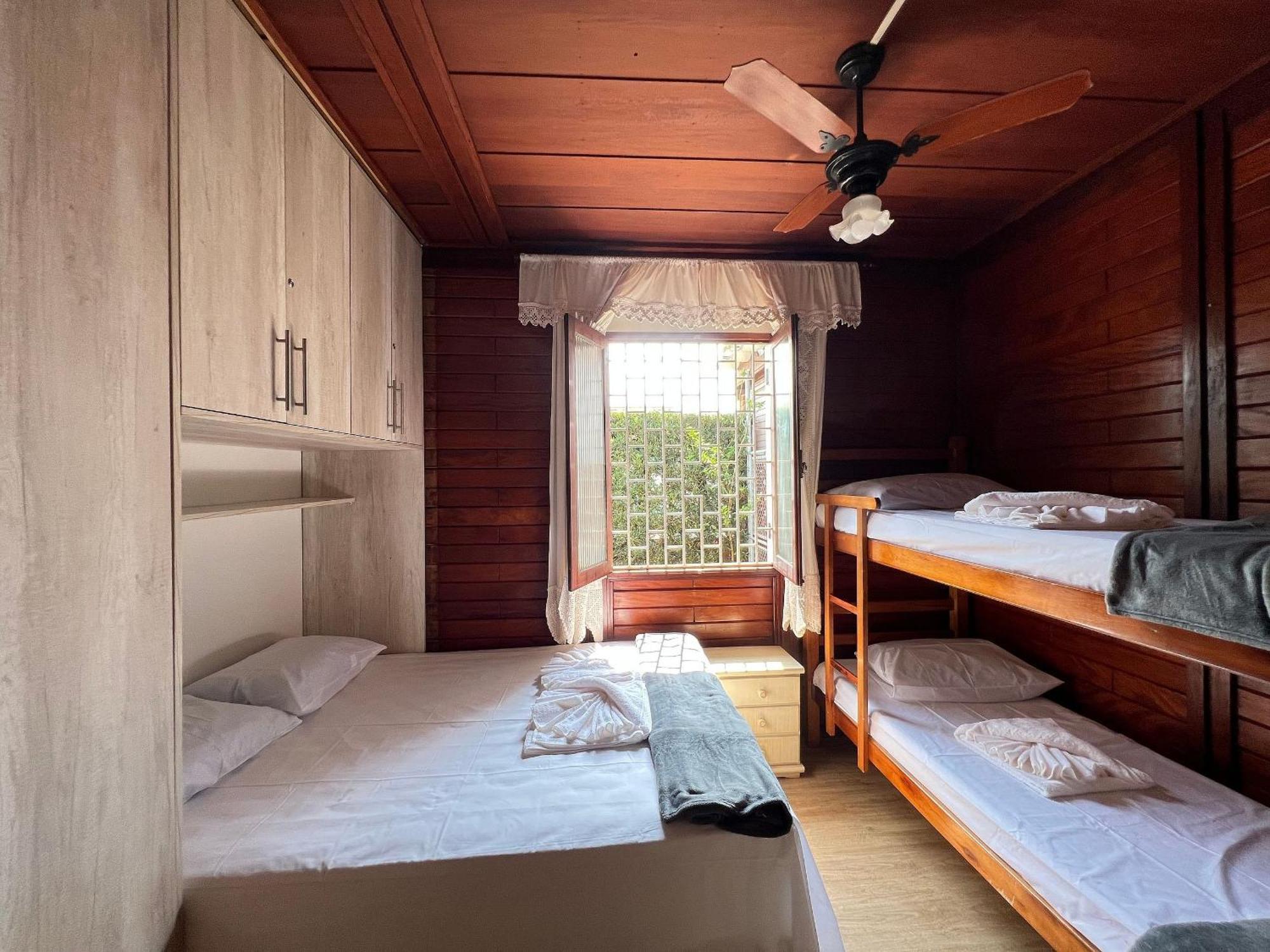 Casa agradável com piscina, a poucos passos da Praia Peruíbe Exterior foto