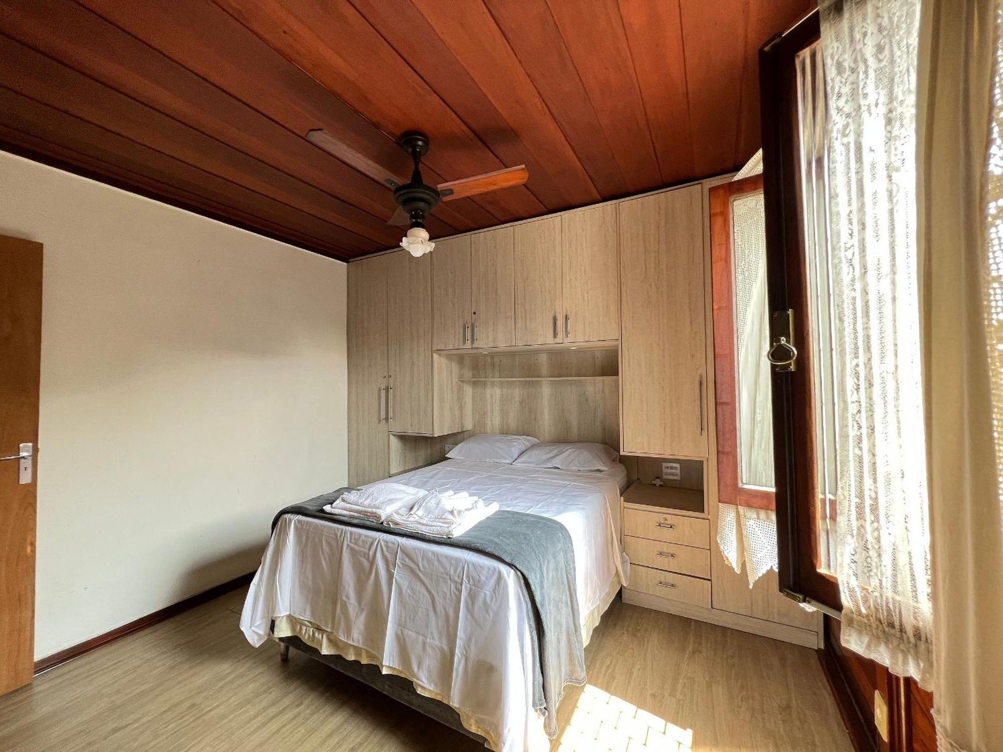 Casa agradável com piscina, a poucos passos da Praia Peruíbe Exterior foto