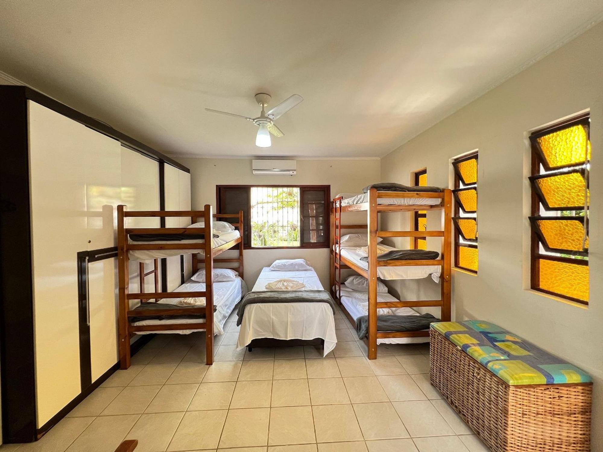 Casa agradável com piscina, a poucos passos da Praia Peruíbe Exterior foto