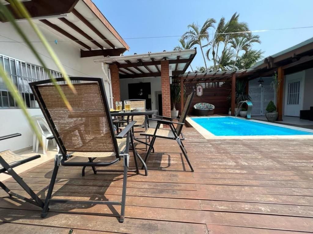 Casa agradável com piscina, a poucos passos da Praia Peruíbe Exterior foto