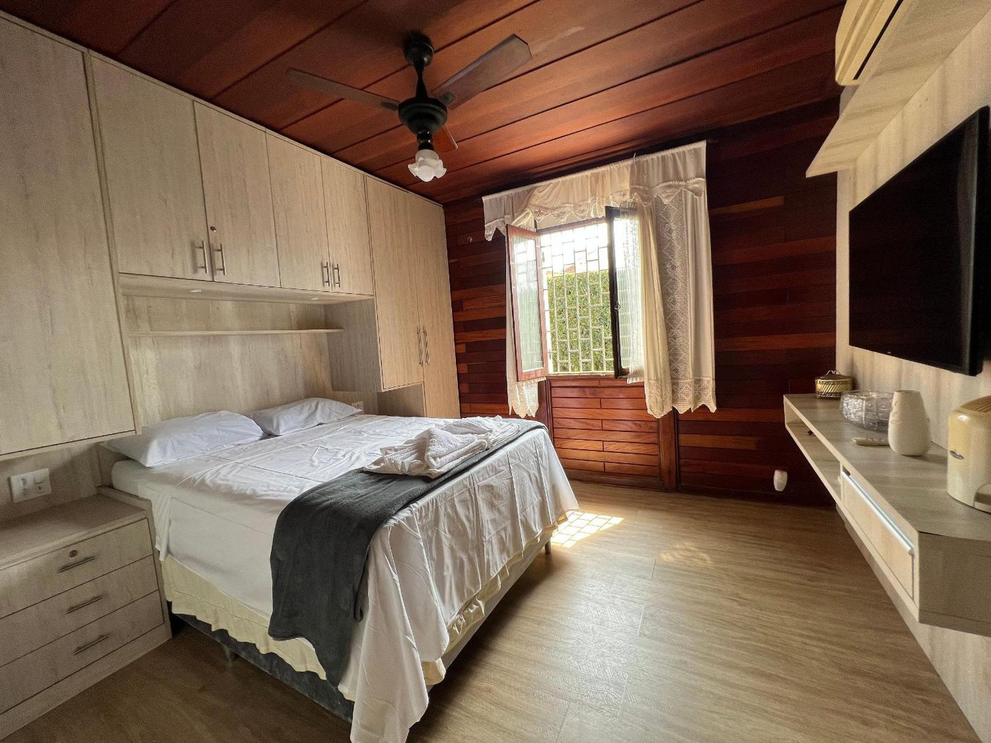 Casa agradável com piscina, a poucos passos da Praia Peruíbe Exterior foto