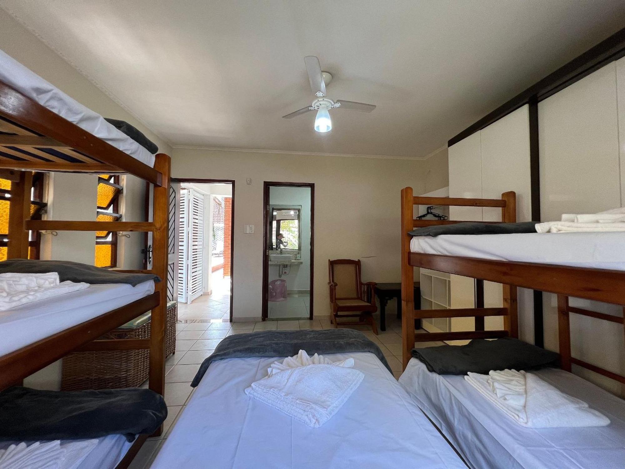 Casa agradável com piscina, a poucos passos da Praia Peruíbe Exterior foto