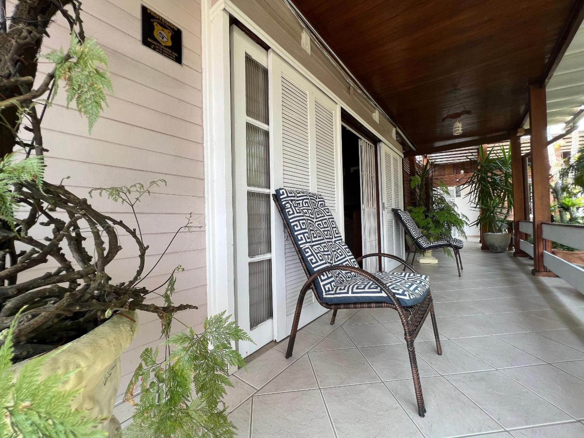 Casa agradável com piscina, a poucos passos da Praia Peruíbe Exterior foto