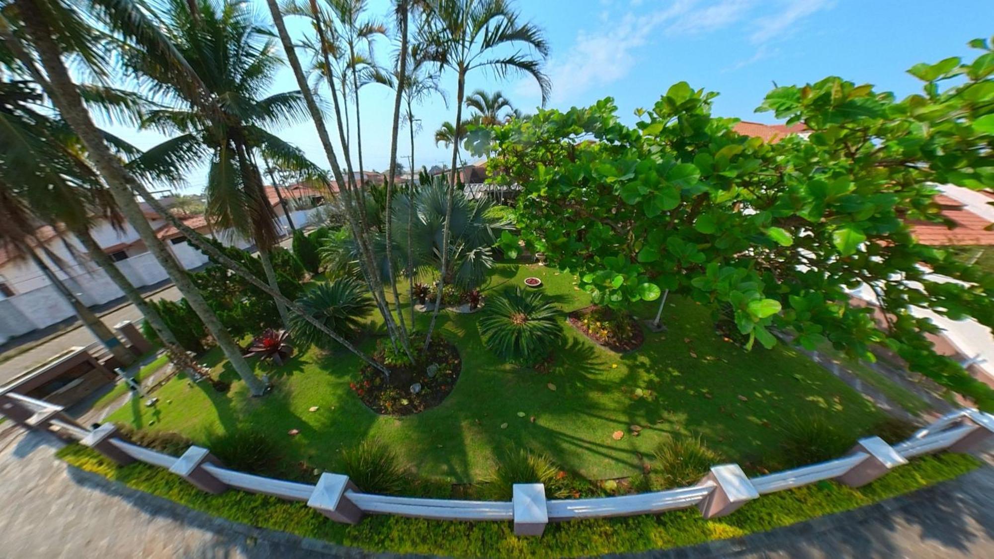 Casa agradável com piscina, a poucos passos da Praia Peruíbe Exterior foto
