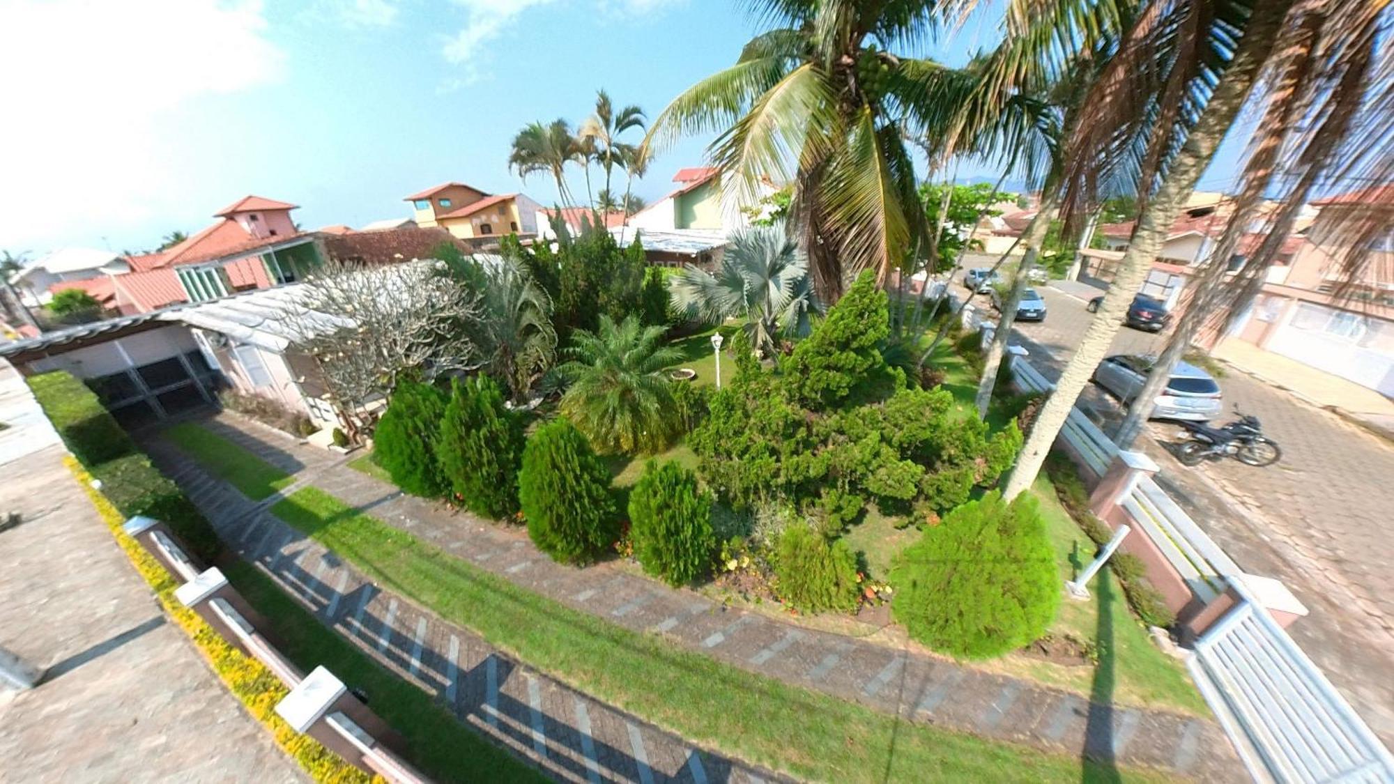 Casa agradável com piscina, a poucos passos da Praia Peruíbe Exterior foto